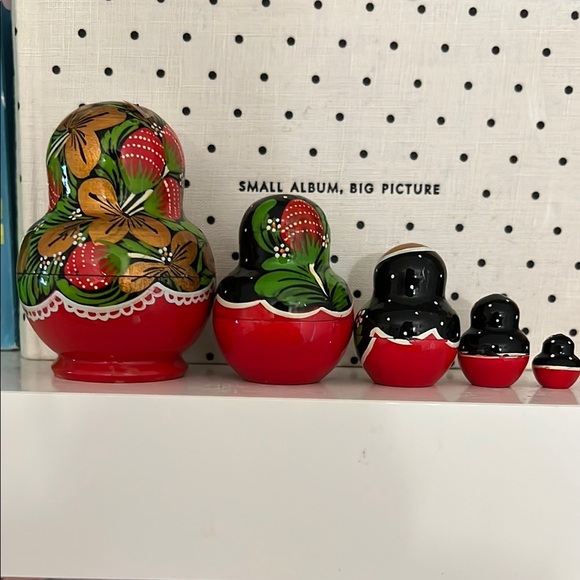 Russian Nesting Dolls - Black and Red - Picture 2 of 4